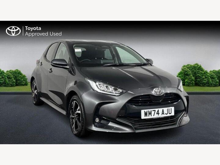 Toyota Yaris 1.5 VVT-h Design E-CVT Euro 6 (s/s) 5dr Toyota Yaris 1.5 VVT-h Design E-CVT Euro 6 (s/s) 5dr