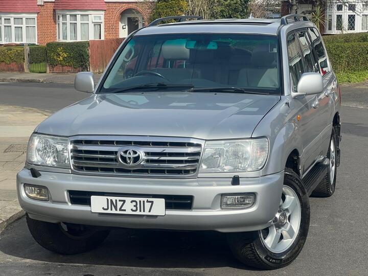 Toyota Land Cruiser Amazon 4.7 V8 5dr (8 Seat) Toyota Land Cruiser Amazon 4.7 V8 5dr (8 Seat)