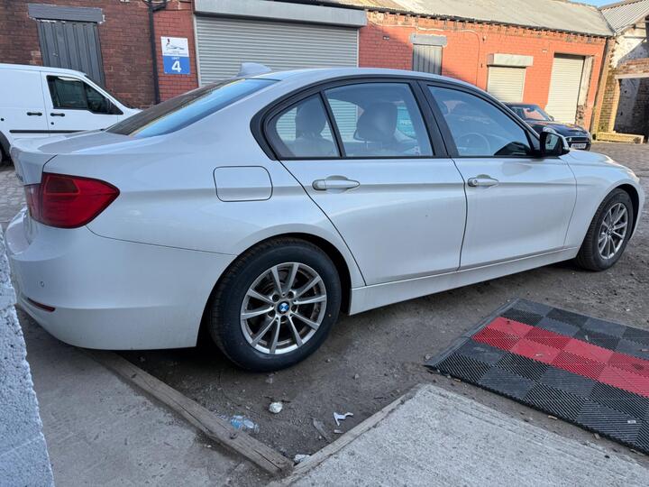 BMW 3 Series 2.0 320d ED EfficientDynamics Business Euro 5 (s/s) 4dr