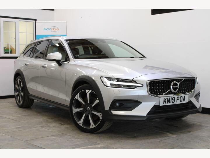 Volvo V60 Cross Country 2.0 D4 Plus Auto AWD Euro 6 (s/s) 5dr Volvo V60 Cross Country 2.0 D4 Plus Auto AWD Euro 6 (s/s) 5dr