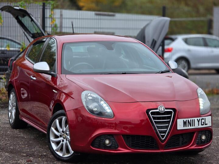 Alfa Romeo Giulietta 2.0 JTDM-2 Veloce Euro 5 (s/s) 5dr Alfa Romeo Giulietta 2.0 JTDM-2 Veloce Euro 5 (s/s) 5dr