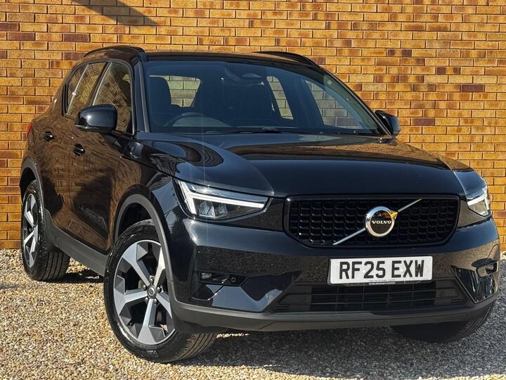 Volvo XC40 2.0 B4 MHEV Plus Dark DCT Auto Euro 6 (s/s) 5dr