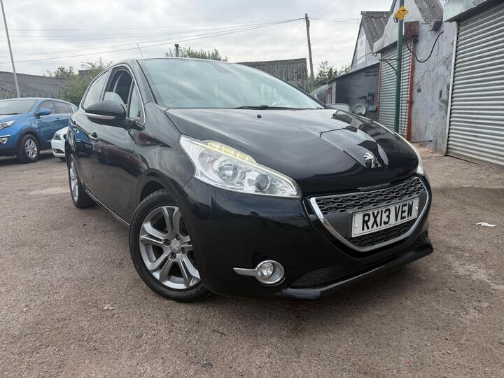 Peugeot 208 1.2 VTi Allure Euro 5 5dr