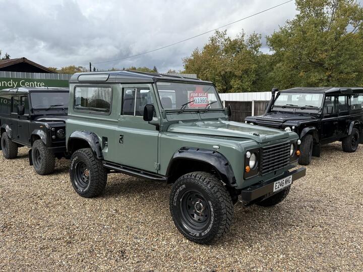 Land Rover DEFENDER 90 2.5 TDi Station Wagon 3dr Land Rover DEFENDER 90 2.5 TDi Station Wagon 3dr