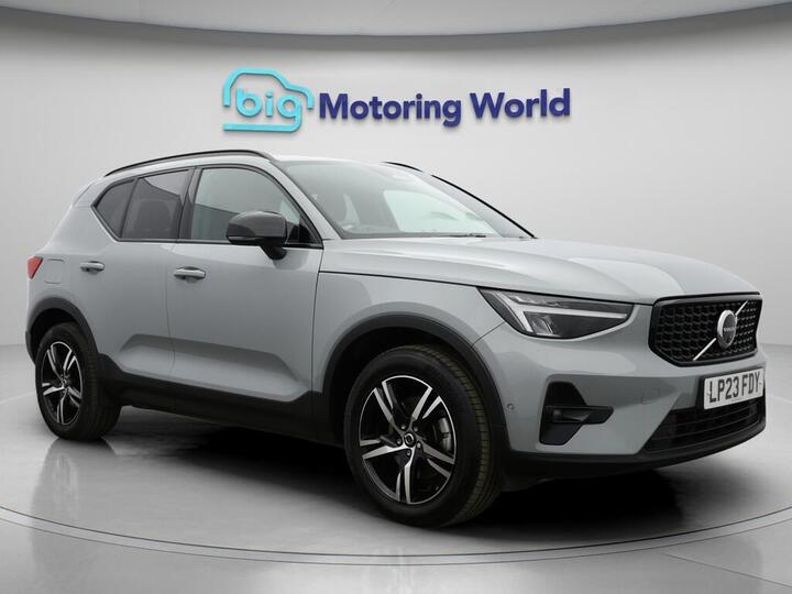 Volvo XC40 2.0 B3 MHEV Plus Dark DCT Auto Euro 6 (s/s) 5dr