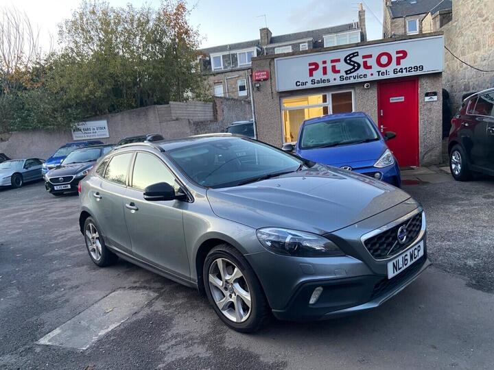 Volvo V40 CROSS COUNTRY 2.0 D2 Lux Euro 6 (s/s) 5dr Volvo V40 CROSS COUNTRY 2.0 D2 Lux Euro 6 (s/s) 5dr