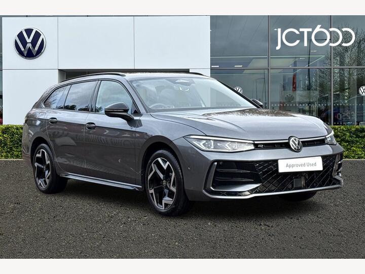 Volkswagen Passat 1.5 TSI EHybrid 19.7kWh R-Line DSG Euro 6 (s/s) 5dr Volkswagen Passat 1.5 TSI EHybrid 19.7kWh R-Line DSG Euro 6 (s/s) 5dr