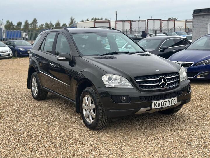 Mercedes-Benz M Class 3.0 ML320 CDI SE 7G-Tronic 5dr Mercedes-Benz M Class 3.0 ML320 CDI SE 7G-Tronic 5dr