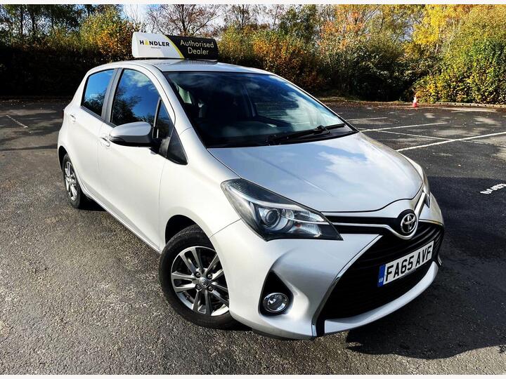 Toyota Yaris 1.33 Dual VVT-i Icon Euro 5 5dr Euro 5 Toyota Yaris 1.33 Dual VVT-i Icon Euro 5 5dr Euro 5