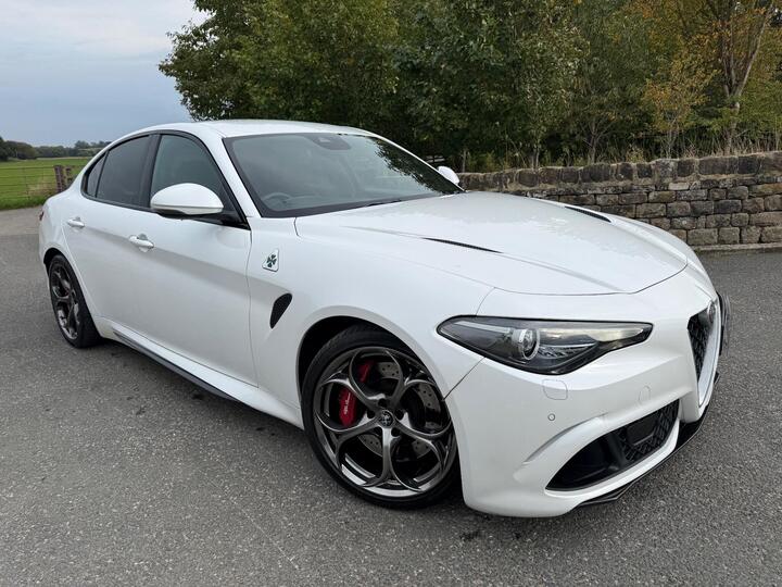 Alfa Romeo Giulia 2.9 V6 Bi-Turbo Quadrifoglio Auto Euro 6 (s/s) 4dr Alfa Romeo Giulia 2.9 V6 Bi-Turbo Quadrifoglio Auto Euro 6 (s/s) 4dr