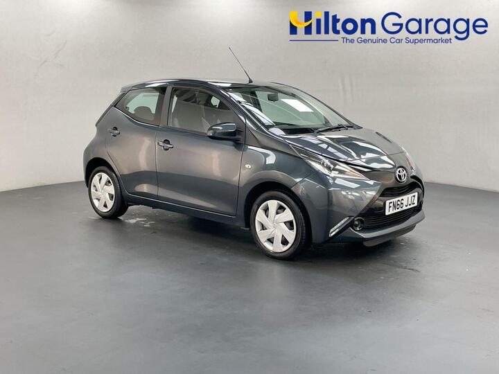 Toyota AYGO 1.0 VVT-i X-play Euro 5 5dr Euro 5 Toyota AYGO 1.0 VVT-i X-play Euro 5 5dr Euro 5