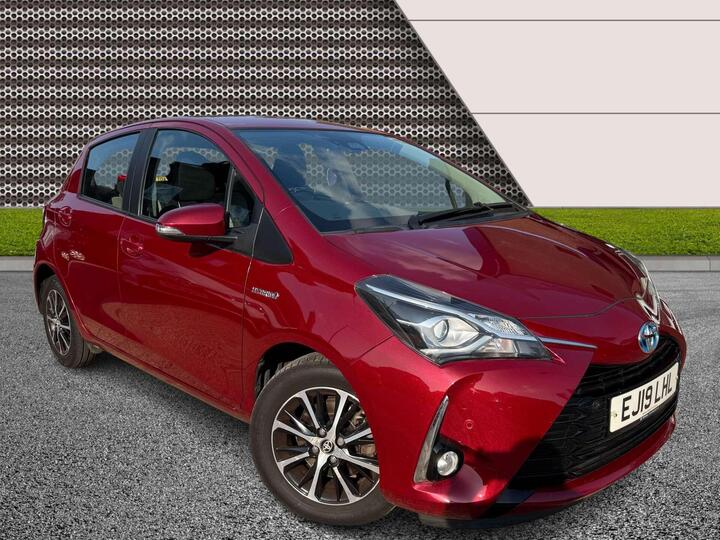Toyota YARIS 1.5 VVT-h Icon Tech E-CVT Euro 6 (s/s) 5dr