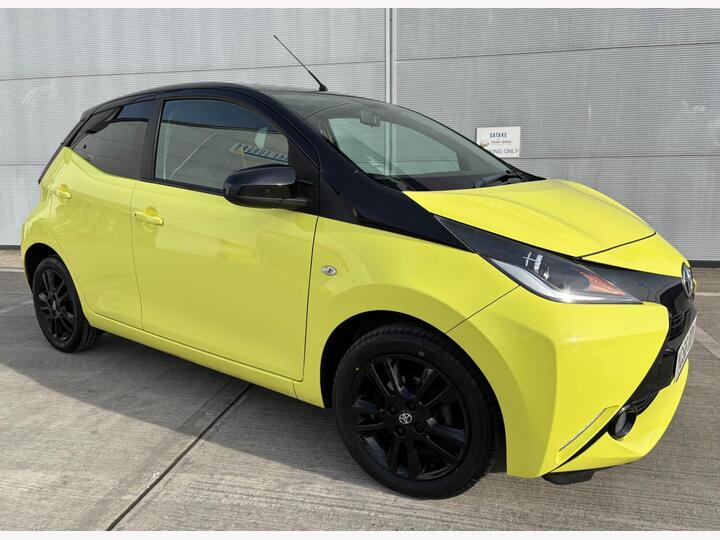Toyota AYGO 1.0 VVT-i X-cite 3 X-shift Euro 6 Toyota AYGO 1.0 VVT-i X-cite 3 X-shift Euro 6