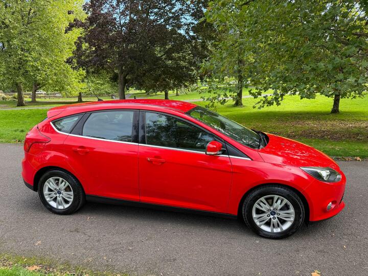 Ford Focus 1.0T EcoBoost Titanium Navigator Euro 5 (s/s) 5dr
