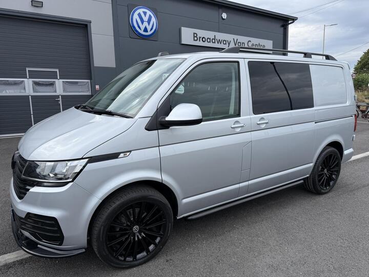 Volkswagen Transporter Volkswagen Transporter 2.0 TDI 150 7 Speed DSG Auto 6 Seat Kombi Startline 5dr Diesel SWB In Reflex Silver Euro 6