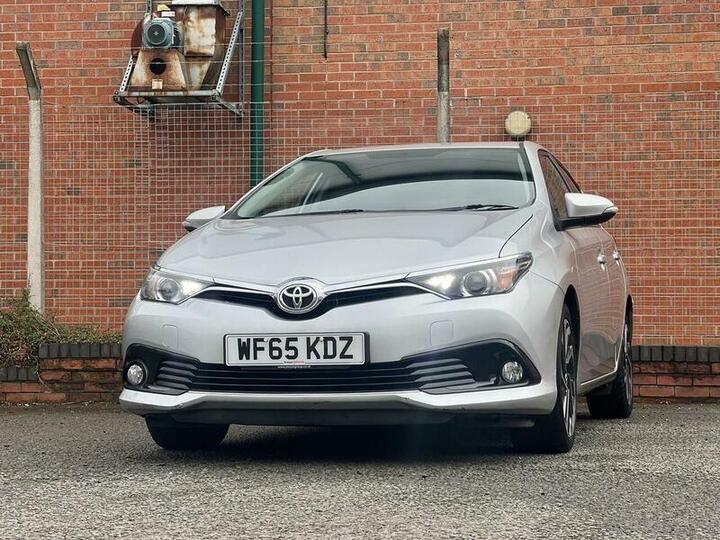 Toyota Auris 1.6 D-4D Design Euro 6 (s/s) 5dr