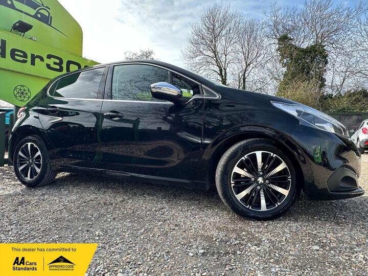 Peugeot 208 1.2 PureTech Allure Premium Euro 6 (s/s) 5dr