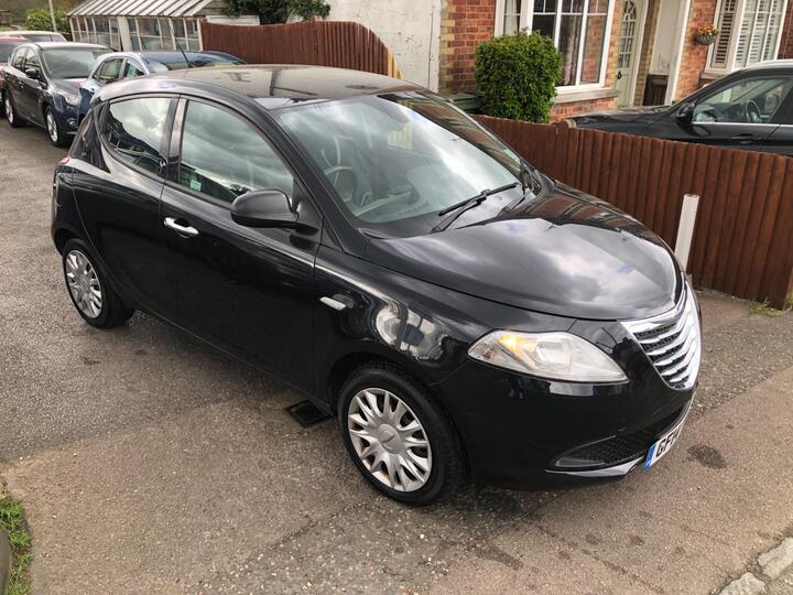 Chrysler Ypsilon 1.2 S Euro 5 (s/s) 5dr Chrysler Ypsilon 1.2 S Euro 5 (s/s) 5dr
