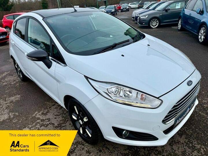 Ford Fiesta 1.0T EcoBoost Zetec White Edition Euro 6 (s/s) 5dr
