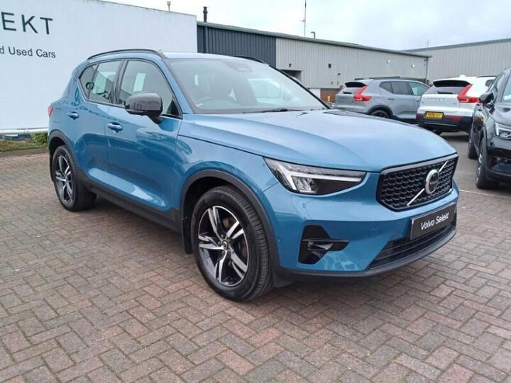Volvo XC40 2.0 B3 MHEV Plus Dark DCT Auto Euro 6 (s/s) 5dr