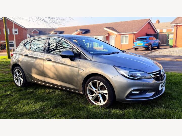 Vauxhall Astra 1.6 CDTi BlueInjection SRi Euro 6 (s/s) 5dr Vauxhall Astra 1.6 CDTi BlueInjection SRi Euro 6 (s/s) 5dr
