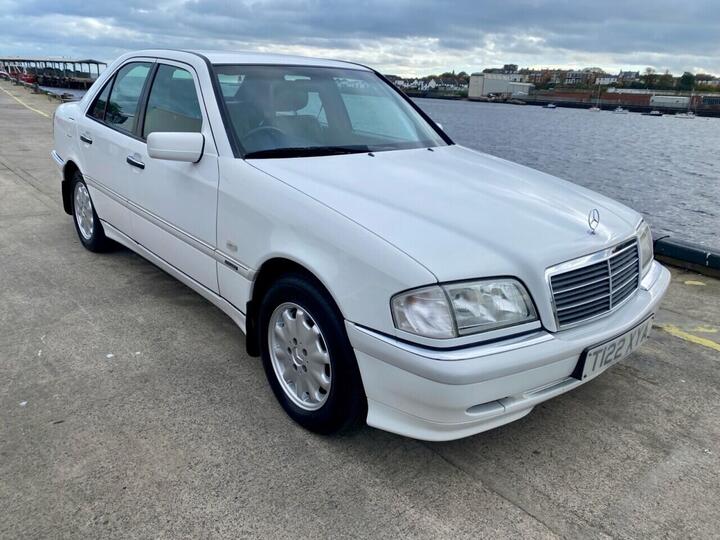 Mercedes-Benz C-CLASS 2.0 C200 Elegance 4dr