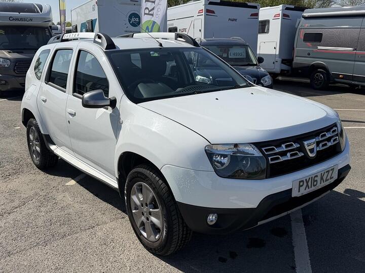 Dacia Duster 1.5 DCi Laureate 4WD Euro 6 (s/s) 5dr Dacia Duster 1.5 DCi Laureate 4WD Euro 6 (s/s) 5dr
