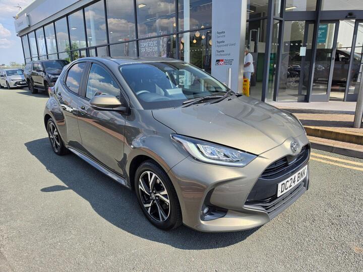 Toyota Yaris 1.5 VVT-h Design E-CVT Euro 6 (s/s) 5dr