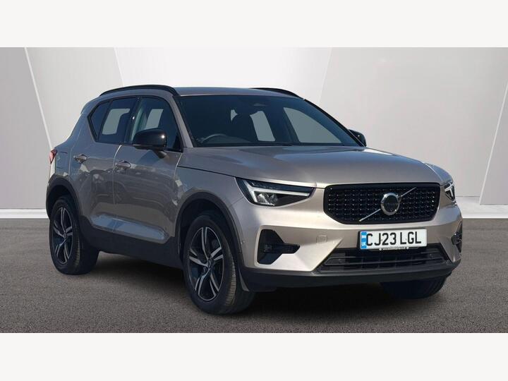 Volvo XC40 2.0 B3 MHEV Plus Dark DCT Auto Euro 6 (s/s) 5dr