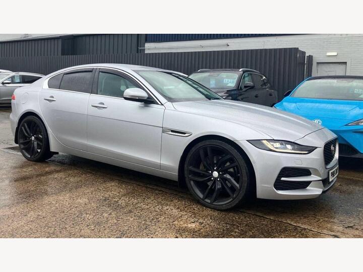 Jaguar XE 2.0 D180 SE Auto Euro 6 (s/s) 4dr