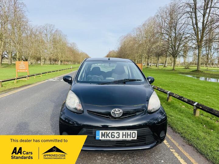 Toyota AYGO 1.0 VVT-i Move Euro 5 3dr Toyota AYGO 1.0 VVT-i Move Euro 5 3dr