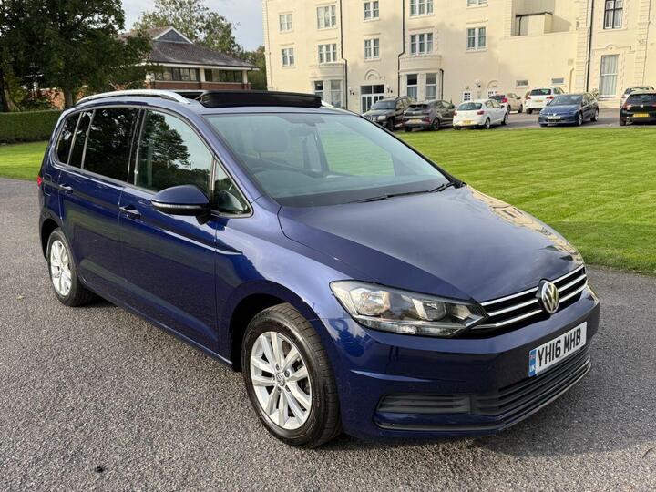 Volkswagen TOURAN 1.6 TDI BlueMotion Tech SE Family DSG Euro 6 (s/s) 5dr Volkswagen TOURAN 1.6 TDI BlueMotion Tech SE Family DSG Euro 6 (s/s) 5dr