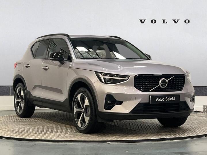 Volvo XC40 2.0 B3 MHEV Plus Dark DCT Auto Euro 6 (s/s) 5dr