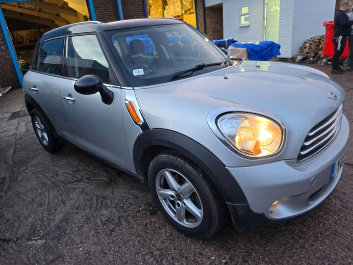 MINI Countryman 1.6 Cooper Euro 5 (s/s) 5dr MINI Countryman 1.6 Cooper Euro 5 (s/s) 5dr