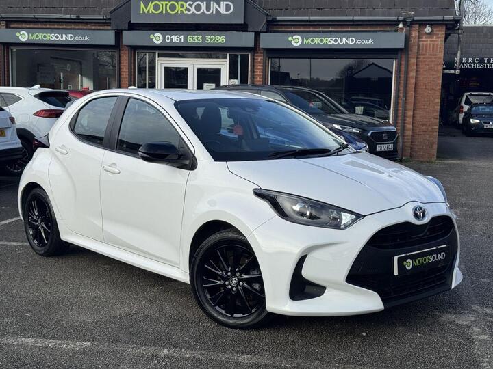 Toyota YARIS 1.5 VVT-h Icon E-CVT Euro 6 (s/s) 5dr Toyota YARIS 1.5 VVT-h Icon E-CVT Euro 6 (s/s) 5dr