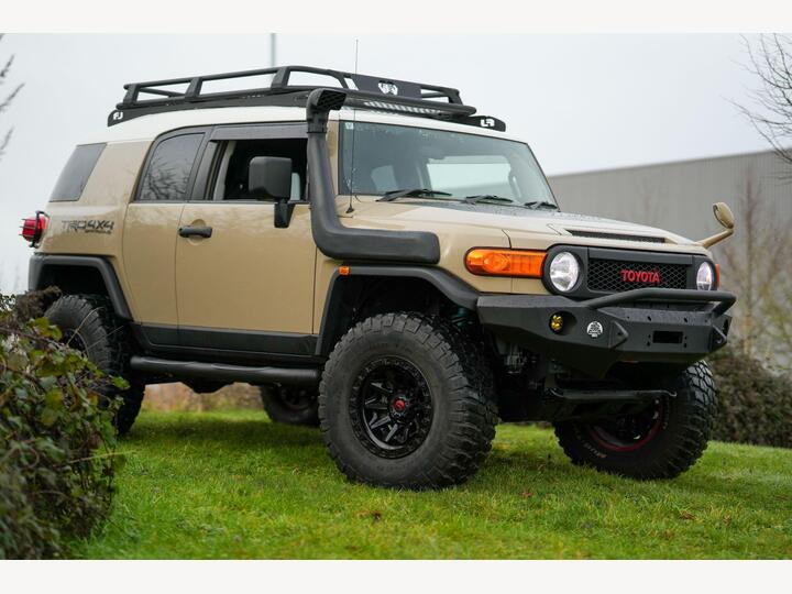 Toyota FJ Cruiser 4.0 V6  MANY UPGRADES