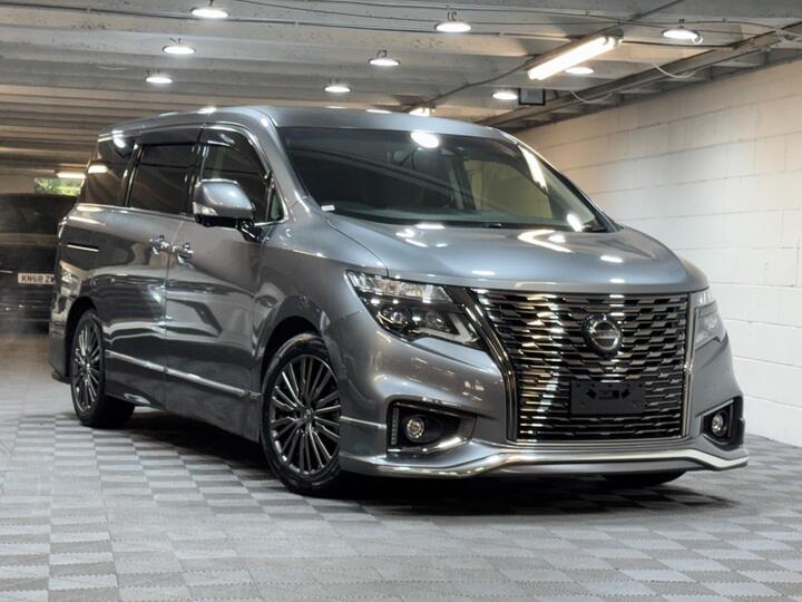 Nissan Elgrand 2.5 250 Highway Star PREMIUM EURO 6 Nissan Elgrand 2.5 250 Highway Star PREMIUM EURO 6