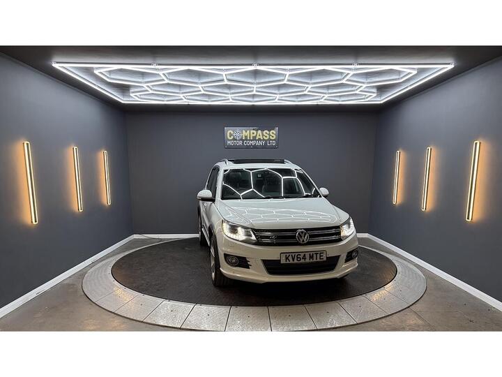 Volkswagen Tiguan 2.0 TDI BlueMotion Tech R-Line DSG 4WD Euro 5 (s/s) 5dr (Nav) Volkswagen Tiguan 2.0 TDI BlueMotion Tech R-Line DSG 4WD Euro 5 (s/s) 5dr (Nav)