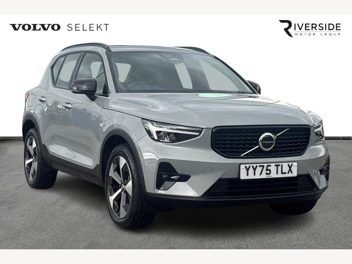 Volvo XC40 2.0 B3 MHEV Plus Dark DCT Auto Euro 6 (s/s) 5dr
