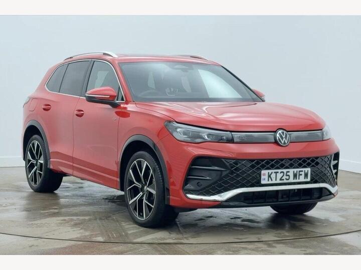 Volkswagen Tiguan 1.5 TSI EHybrid 19.7kWh R-Line DSG Euro 6 (s/s) 5dr Volkswagen Tiguan 1.5 TSI EHybrid 19.7kWh R-Line DSG Euro 6 (s/s) 5dr