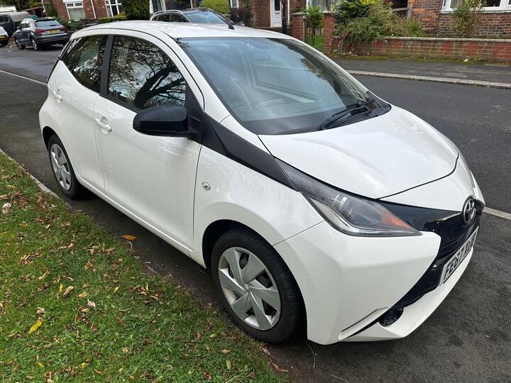 Toyota AYGO 1.0 VVT-i X-play X-shift Euro 6 5dr Toyota AYGO 1.0 VVT-i X-play X-shift Euro 6 5dr