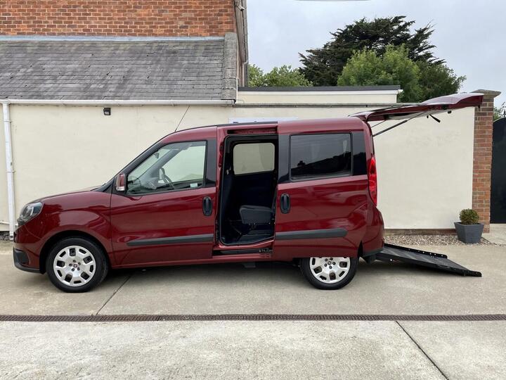 Fiat DOBLO 1.4 Combi N1 1.4 Mpi 95hp Sx MOBILITY WHEELCHAIR ADAPTED WAV