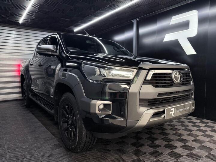 Toyota HILUX 2.8 D-4D Invincible X Auto 4WD Euro 6 (s/s) 4dr