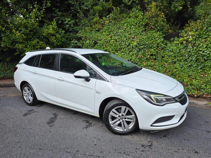 Vauxhall Astra 1.6 CDTi BlueInjection SRi Sports Tourer Euro 6 (s/s) 5dr Vauxhall Astra 1.6 CDTi BlueInjection SRi Sports Tourer Euro 6 (s/s) 5dr
