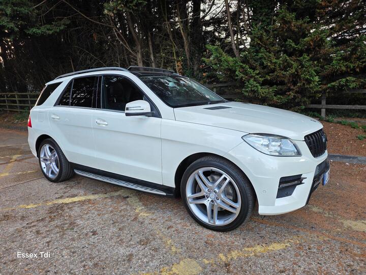 Mercedes-Benz M Class 3.0 ML350 V6 BlueTEC Sport G-Tronic 4WD Euro 6 (s/s) 5dr Mercedes-Benz M Class 3.0 ML350 V6 BlueTEC Sport G-Tronic 4WD Euro 6 (s/s) 5dr