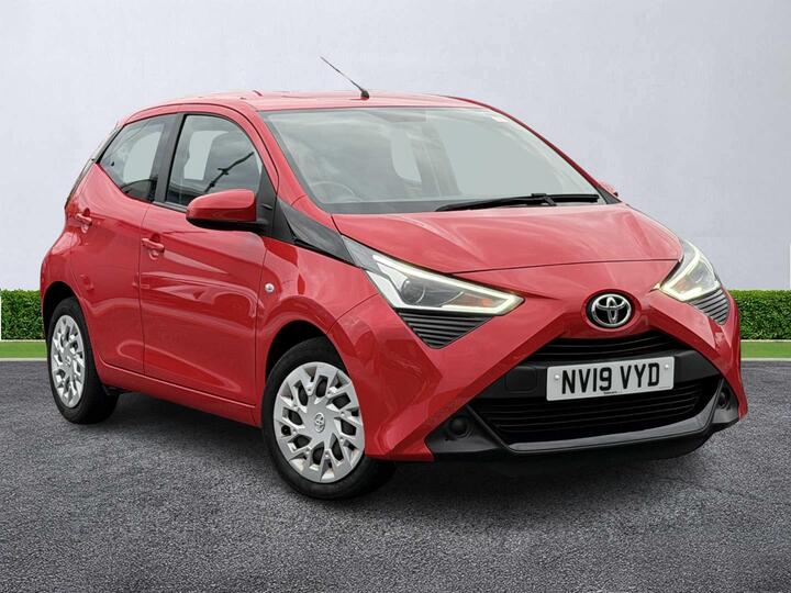 Toyota AYGO 1.0 VVT-i X-play Euro 6 5dr Toyota AYGO 1.0 VVT-i X-play Euro 6 5dr