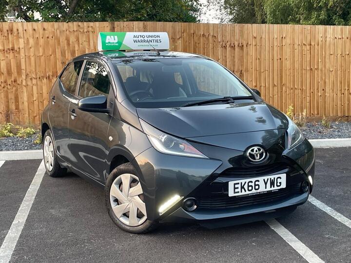 Toyota AYGO 1.0 VVT-i X-play Euro 6 5dr Toyota AYGO 1.0 VVT-i X-play Euro 6 5dr
