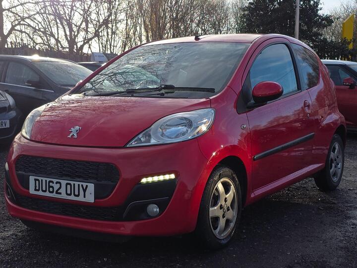Peugeot 107 1.0 12V Allure Euro 5 3dr Peugeot 107 1.0 12V Allure Euro 5 3dr