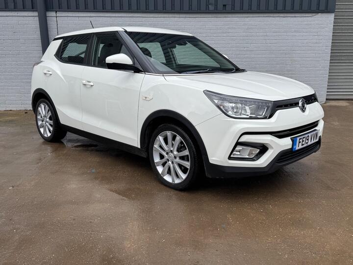 SsangYong Tivoli 1.6 E-XDi ELX Red Edition Euro 6 5dr SsangYong Tivoli 1.6 E-XDi ELX Red Edition Euro 6 5dr