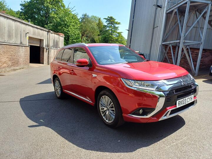 Mitsubishi Outlander 2.4h TwinMotor 13.8kWh Dynamic Safety CVT 4WD Euro 6 (s/s) 5dr Mitsubishi Outlander 2.4h TwinMotor 13.8kWh Dynamic Safety CVT 4WD Euro 6 (s/s) 5dr